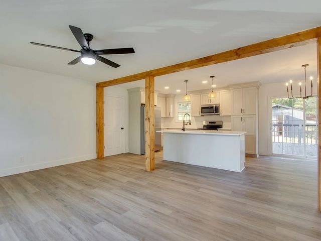 216 Gardendale Dr, Columbia, TN 38401