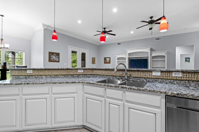 1223 Pine St, Kilgore, TX 75662
