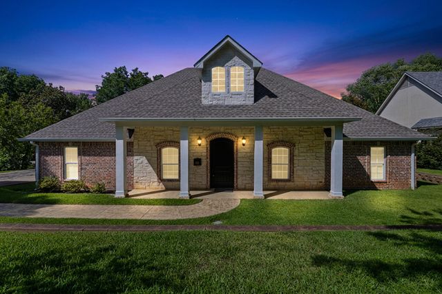 1223 Pine St, Kilgore, TX 75662