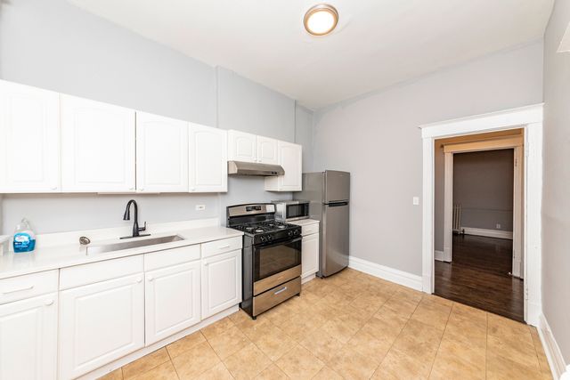 320 Lake Street 2R, Oak Park, IL 60302