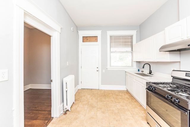 320 Lake Street 2R, Oak Park, IL 60302