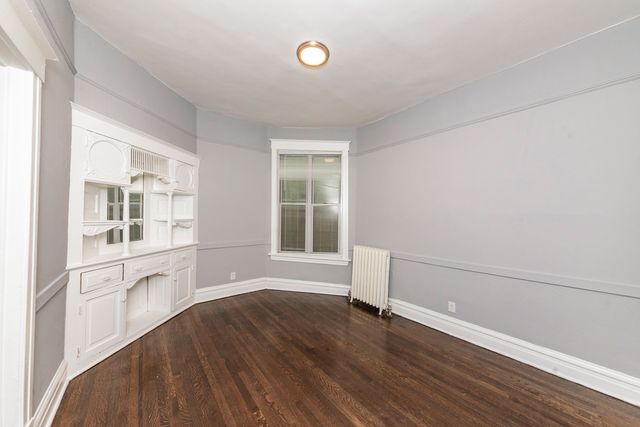 320 Lake Street 2R, Oak Park, IL 60302