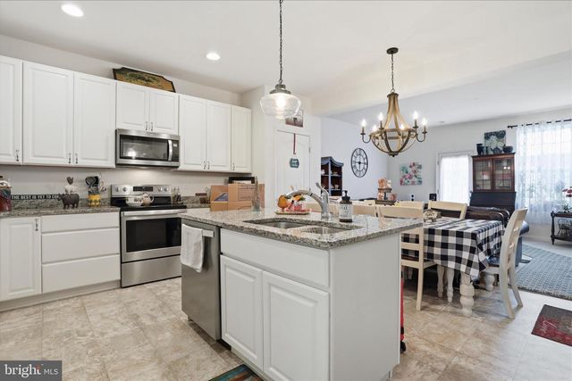 25 SULLYRUTH CT, Bunker Hill, WV 25413