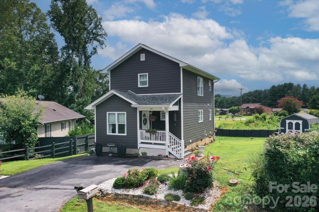 100 Victoria Springs Drive, Flat Rock, NC 28731