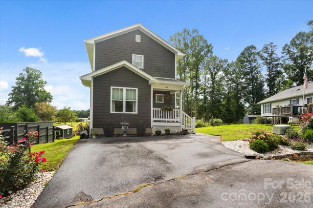 100 Victoria Springs Drive, Flat Rock, NC 28731