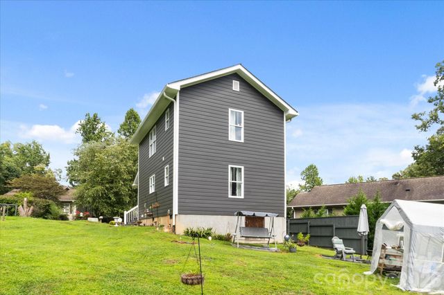 100 Victoria Springs Drive, Flat Rock, NC 28731