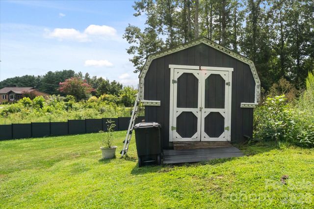 100 Victoria Springs Drive, Flat Rock, NC 28731