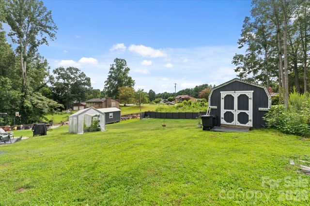 100 Victoria Springs Drive, Flat Rock, NC 28731