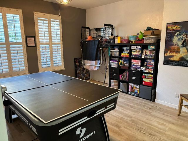 1724 Countrywood Ln, Escalon, CA 95320