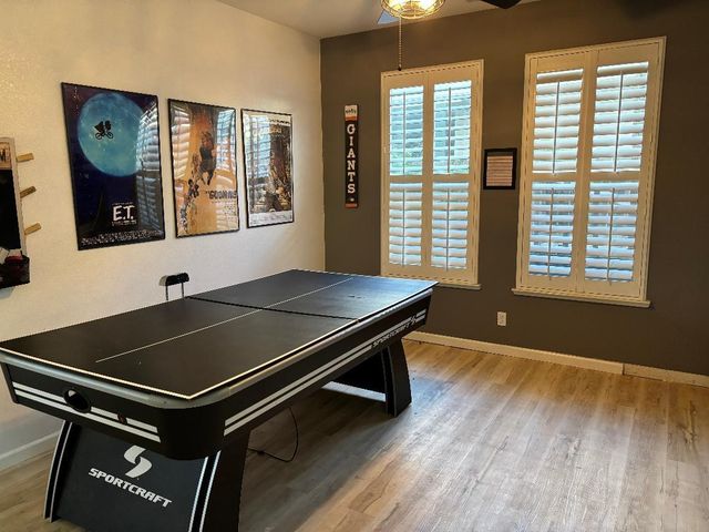 1724 Countrywood Ln, Escalon, CA 95320