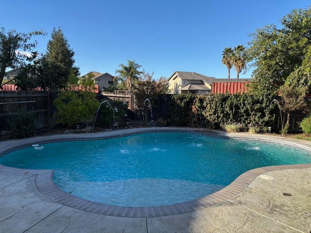 1724 Countrywood Ln, Escalon, CA 95320