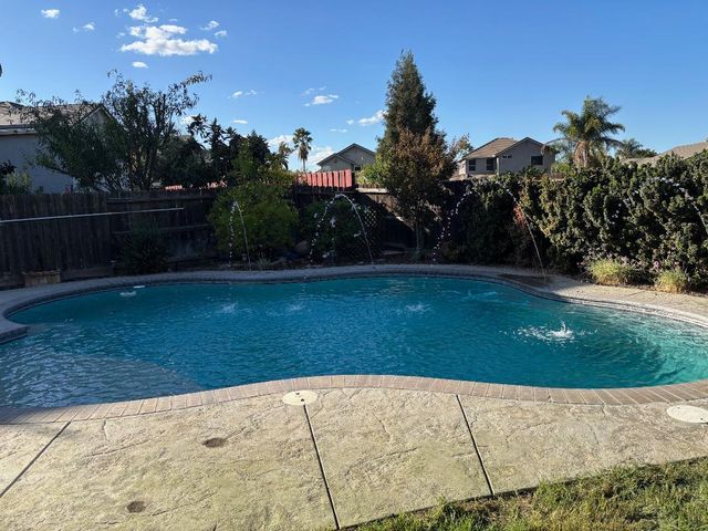 1724 Countrywood Ln, Escalon, CA 95320