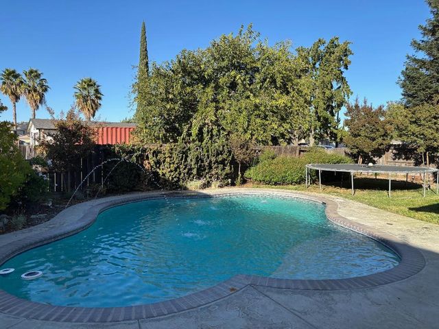 1724 Countrywood Ln, Escalon, CA 95320