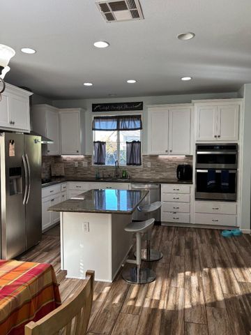 1724 Countrywood Ln, Escalon, CA 95320