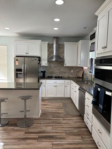 1724 Countrywood Ln, Escalon, CA 95320