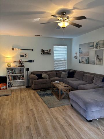 1724 Countrywood Ln, Escalon, CA 95320