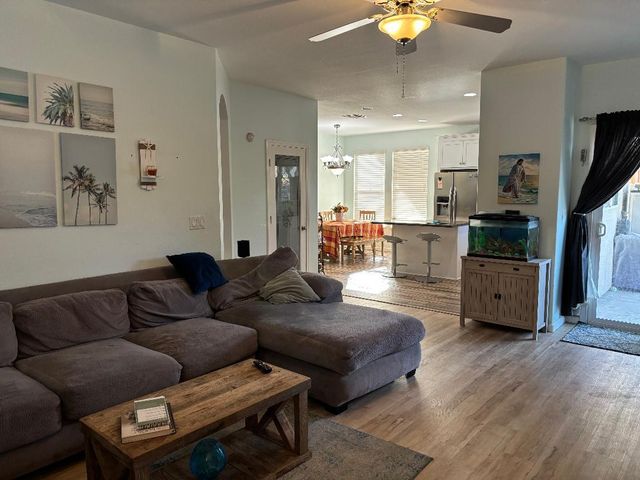 1724 Countrywood Ln, Escalon, CA 95320