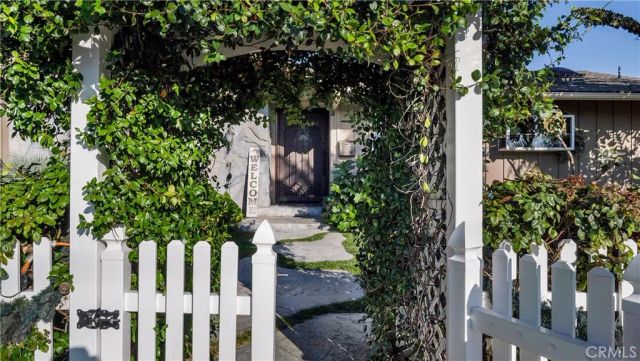 2129 N Pine, Orange, CA 92865