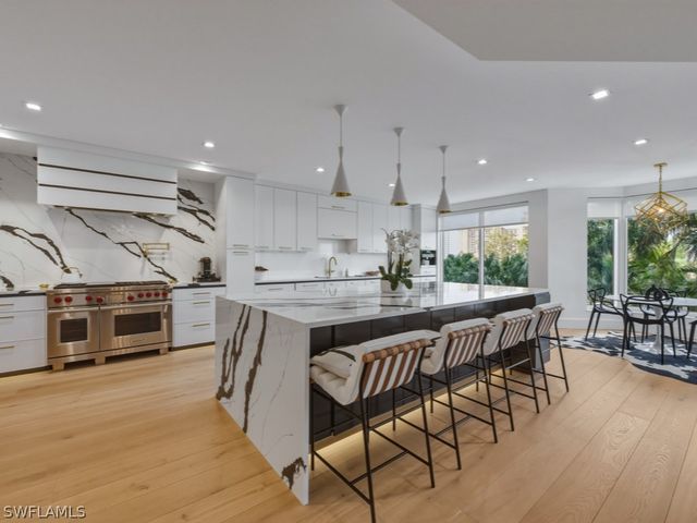 8787 Bay Colony DR 306, Naples, FL 34108