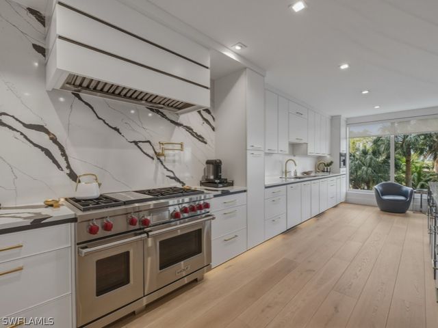 8787 Bay Colony DR 306, Naples, FL 34108