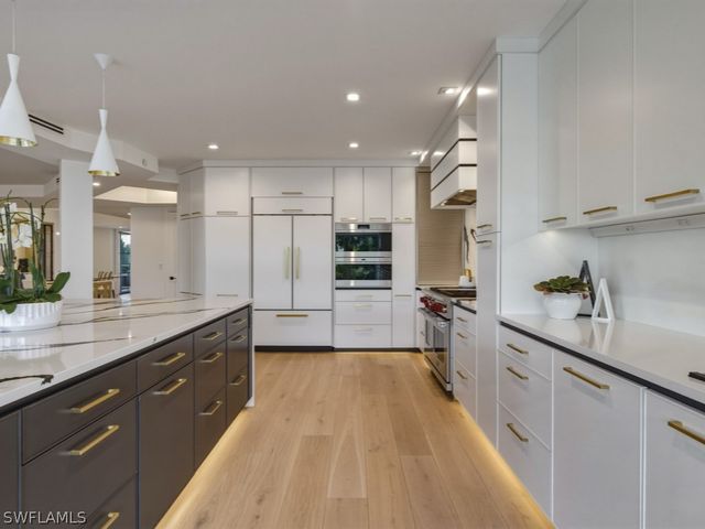 8787 Bay Colony DR 306, Naples, FL 34108