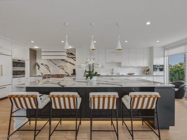 8787 Bay Colony DR 306, Naples, FL 34108