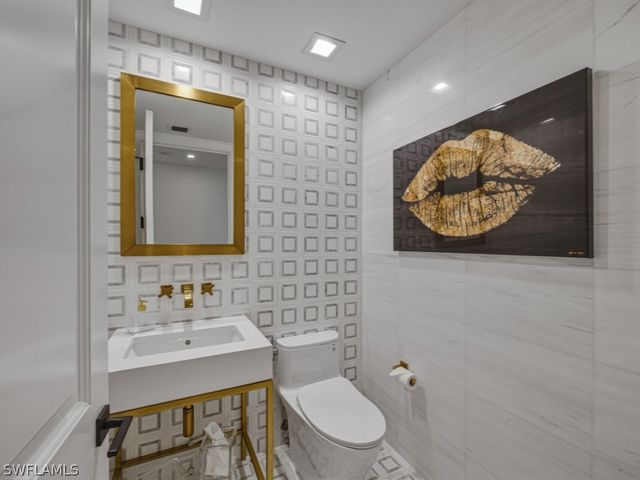 8787 Bay Colony DR 306, Naples, FL 34108