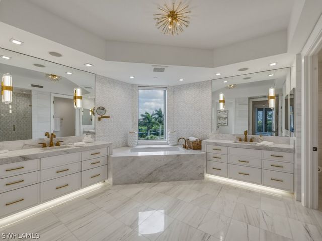 8787 Bay Colony DR 306, Naples, FL 34108