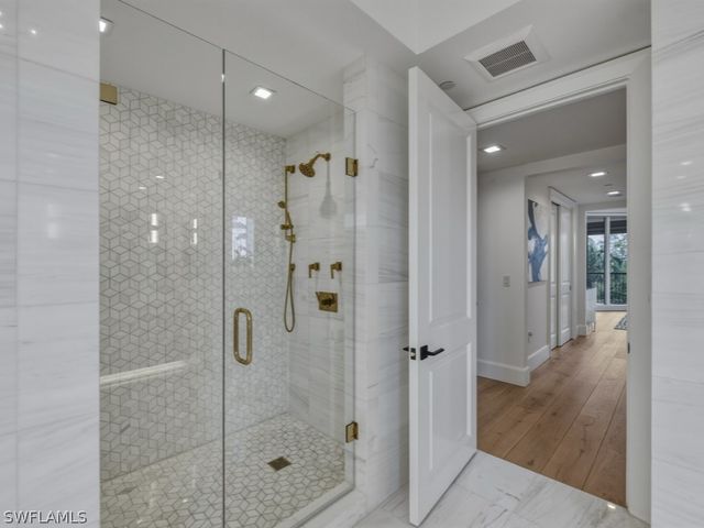 8787 Bay Colony DR 306, Naples, FL 34108