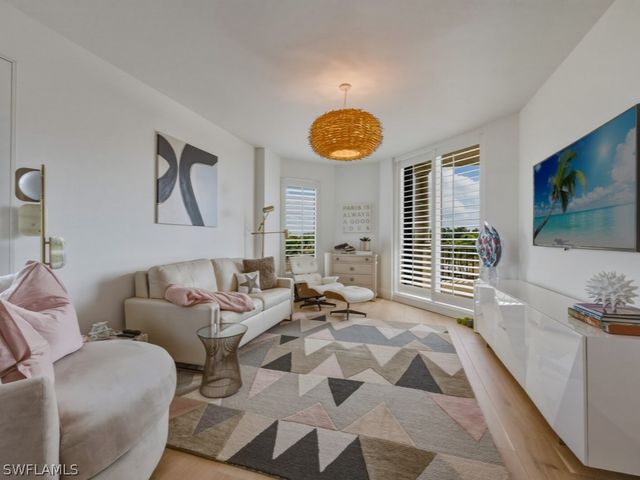 8787 Bay Colony DR 306, Naples, FL 34108