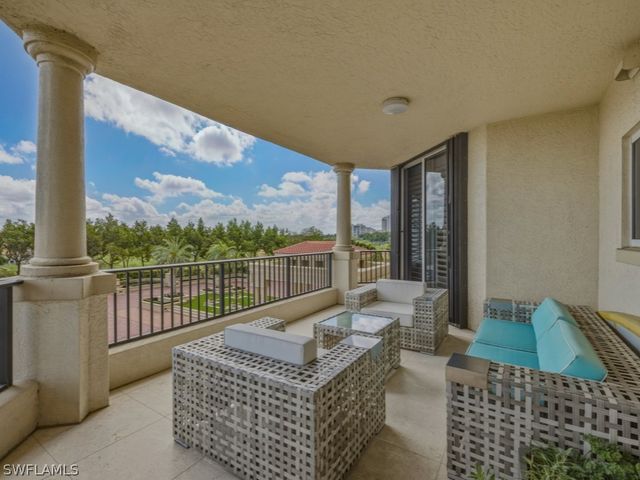 8787 Bay Colony DR 306, Naples, FL 34108