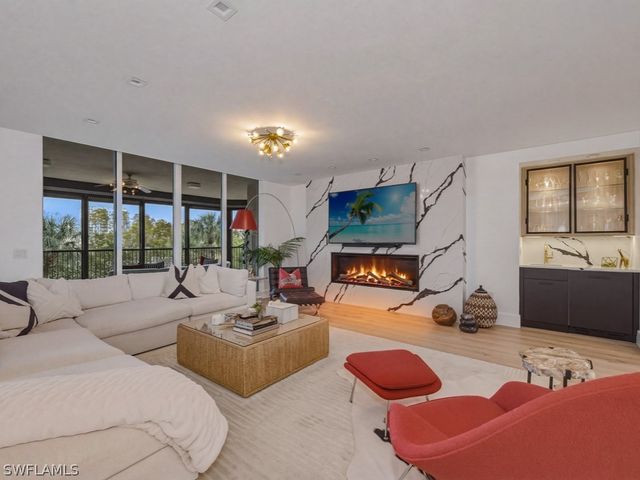 8787 Bay Colony DR 306, Naples, FL 34108