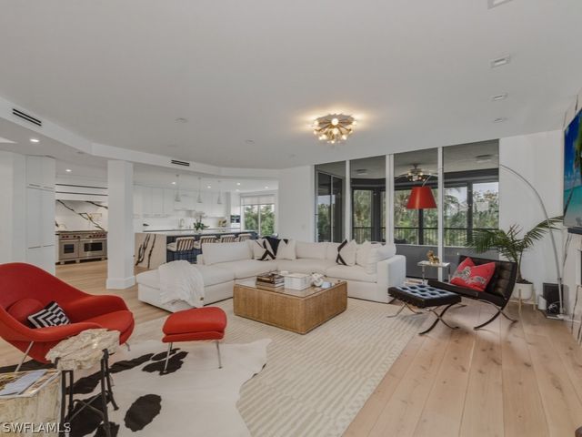 8787 Bay Colony DR 306, Naples, FL 34108