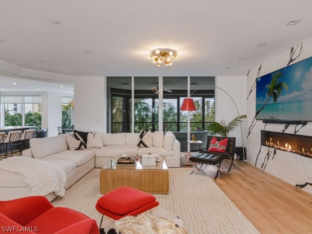 8787 Bay Colony DR 306, Naples, FL 34108