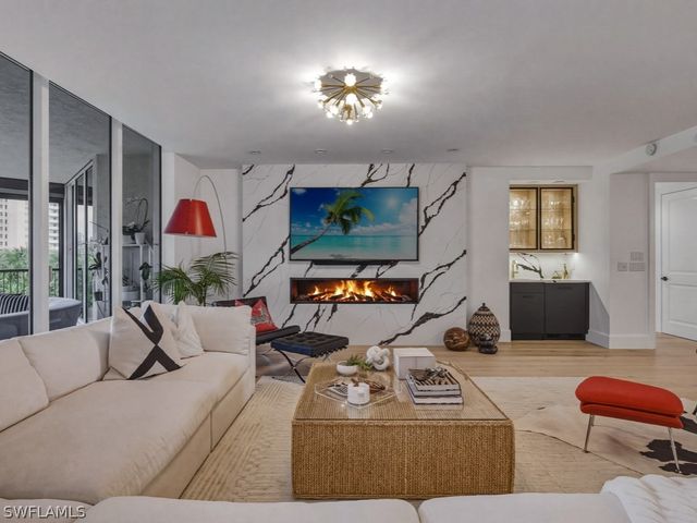 8787 Bay Colony DR 306, Naples, FL 34108