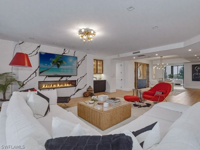 8787 Bay Colony DR 306, Naples, FL 34108