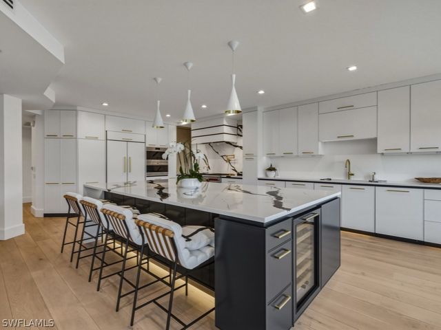 8787 Bay Colony DR 306, Naples, FL 34108