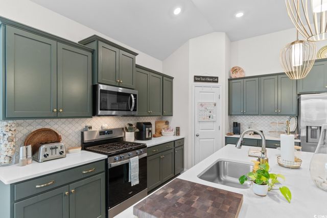 3211 Sutherland Dr., Little River, SC 29566