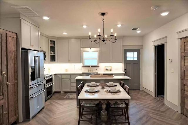 1614 Hubert Street, Dallas, TX 75206