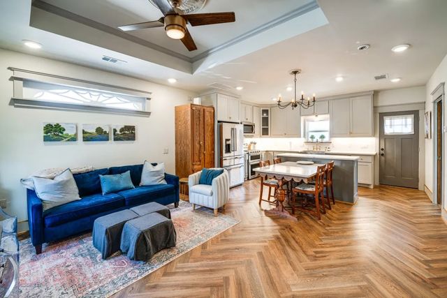 1614 Hubert Street, Dallas, TX 75206