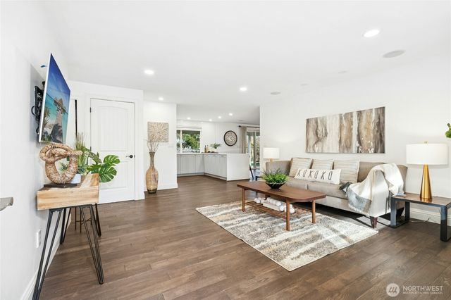 13416 NE 70th Street, Redmond, WA 98052