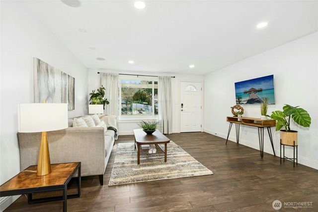 13416 NE 70th Street, Redmond, WA 98052