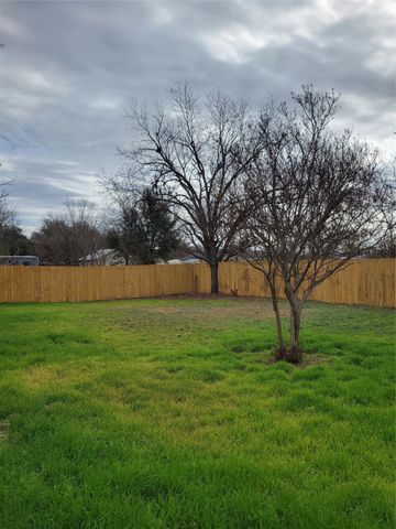 201 S 2nd Street, Bangs, TX 76823