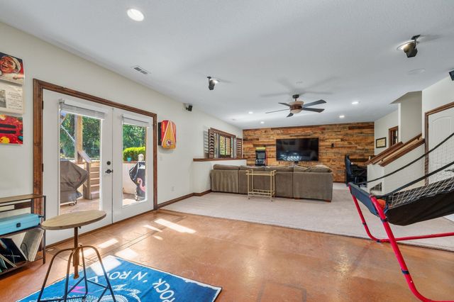 1427 E Timber Falls Ct, Andover, KS 67002