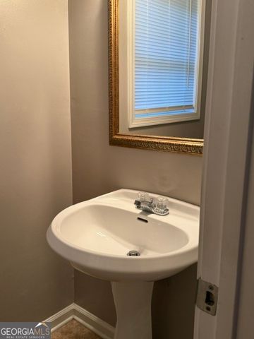 2242 Vintage Oaks Drive, Loganville, GA 30052