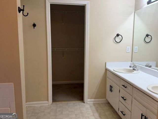 2242 Vintage Oaks Drive, Loganville, GA 30052