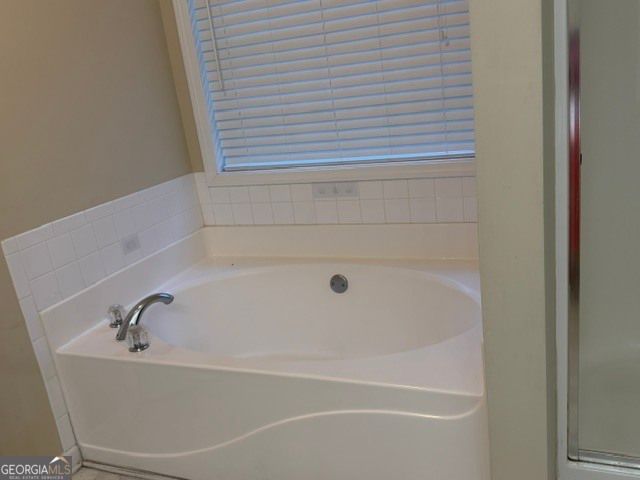 2242 Vintage Oaks Drive, Loganville, GA 30052