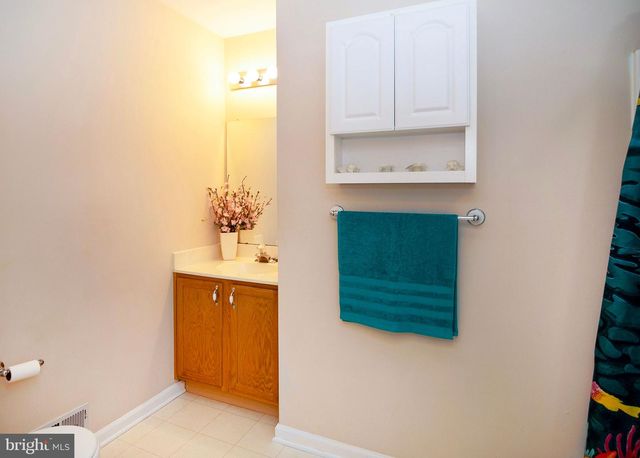 34 CHESTERTOWN RD, Sicklerville, NJ 08081