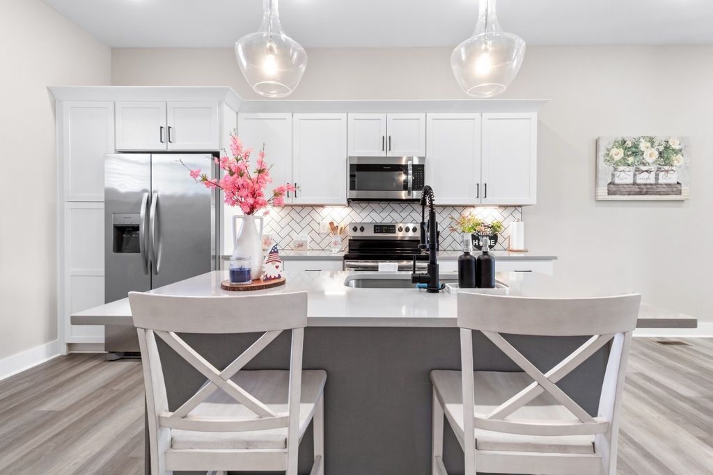 207 Charleston Ave, Pleasant View, TN 37146