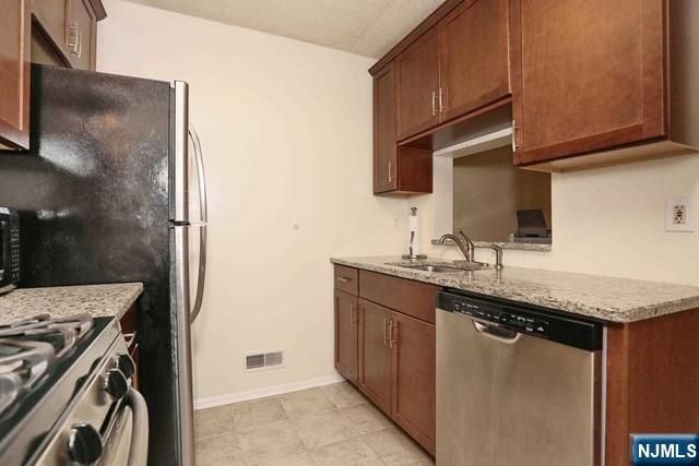 752 Pepperidge Road, Mahwah, NJ 07430